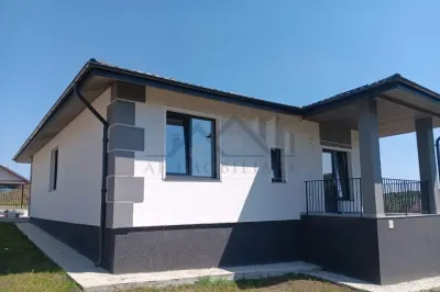 Valea Adanca CASA  parter 4cam Su 104mp teren440mp beci mutare imediata - Iasi