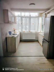 Apartament 2 camere transformat in 3 camere. - Brasov