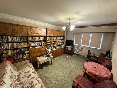 Apartament 3 camere de vânzare — Zonă Ultracentrală - Iasi