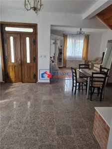 Vanzare casa individuala 5 camere si teren de 1500 mp in Valea Draganului - Valea Draganului