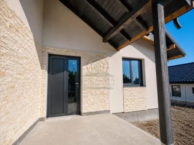 Casa 3 camere Miroslava Ciurbesti, asfalt si canalizare - Miroslava