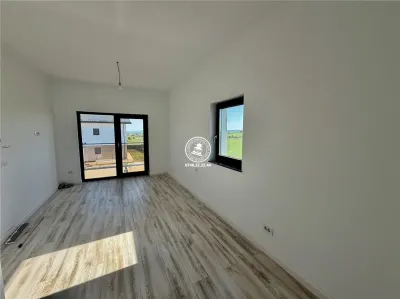 Casă 4 camere Miroslava - poza 13