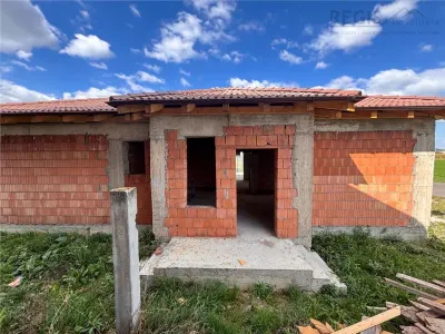 Casa nefinalizata de vanzare in Stupini - Brasov