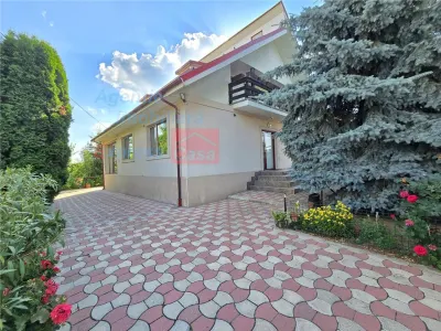 Comision 0%! Casa cu front stradal, str. Tudor Neculai, ideala clinica/cabinet/locuinta - Iasi