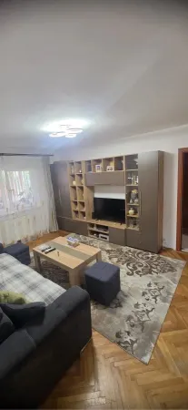 Apartament 3 camere, Florilor,2 gr .sanitare,renovat,140000 Euro neg - Brasov