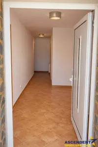 Spatiu generos de 140 mp, 3 camere si acces auto, Prejmer, Brasov - Prejmer