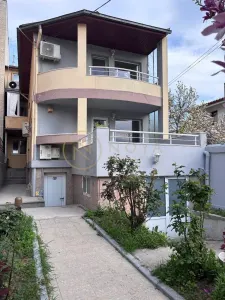 Vila individuala de vanzare cu 7 camere - zona Banu Manta Ion Mihalache - Bucuresti