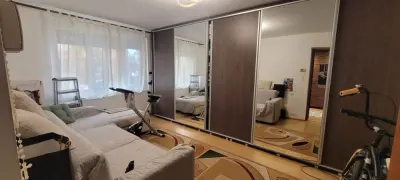 Apartament 3 camere Craiter,renovat,mobilat,decomandat,130000 Euro - Brasov