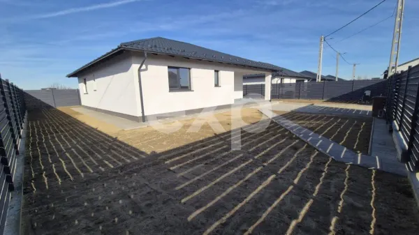 Casă 4 camere Bradu - poza 2