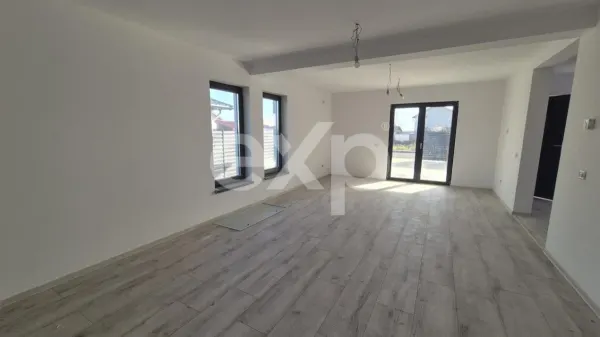 Casă 4 camere Bradu - poza 3