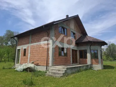 Casă P+M 4 dormitoare 188 mp și teren de 3.400 mp cu livadă in Pucioasa-Sat - Pucioasa-Sat