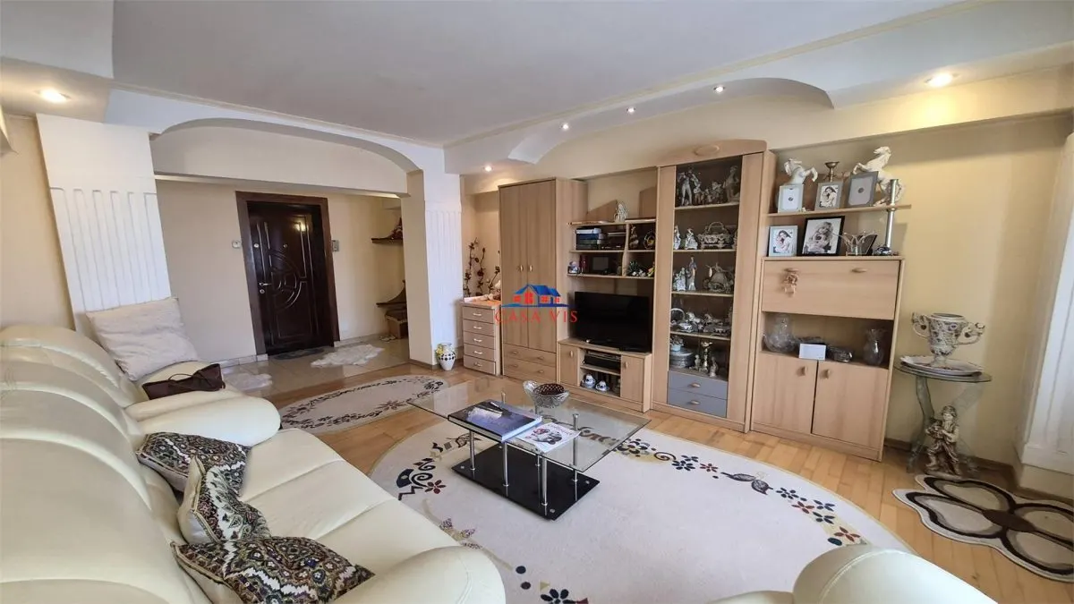 Apartament 3 camere Onești - poza 1