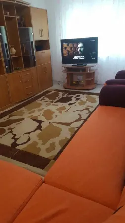 Apartament 3 camere zona Judetean ,parter,mobilat,renovat,145000 Euro - Brasov