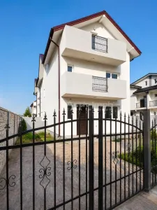 Casă 4 camere București - poza 1
