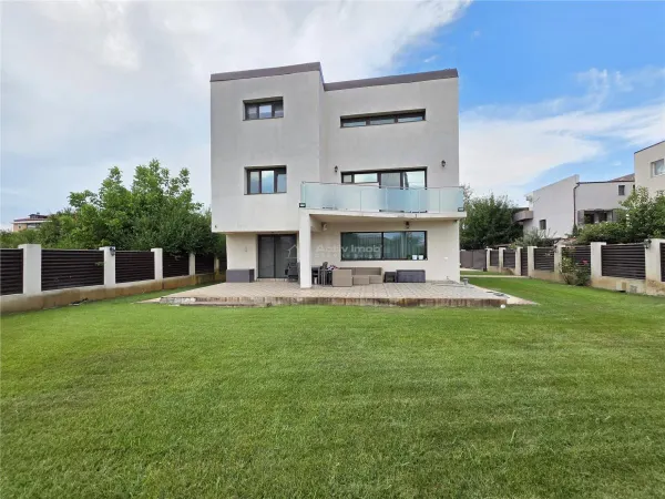 Casă 10 camere Mogoșoaia - poza 1