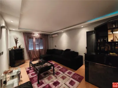 PRET REDUS! Apartament cu acces stradal pentru cabinet sau birou - Arad