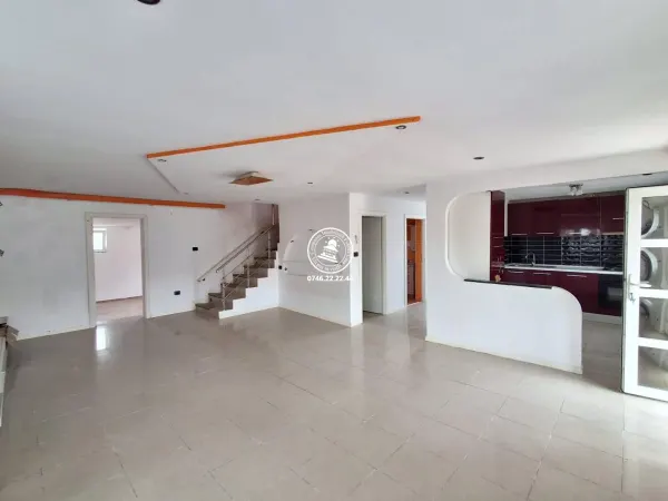 Casă 5 camere Lețcani - poza 1