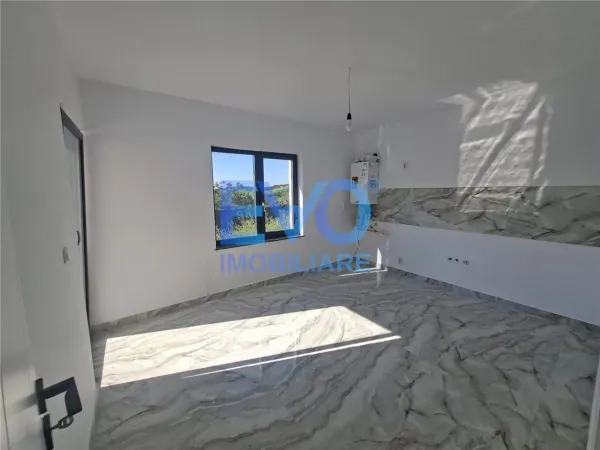Casă 4 camere Miroslava - poza 3