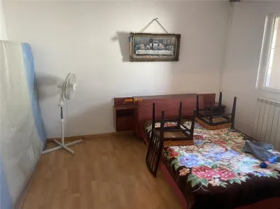 Apatament 2 camere  de vanzare  in Focsani , zona ultracentrala - Piata Moldovei , et 3/4 , decomandat , 54 mp - Focsani