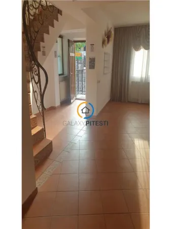 Casă 4 camere Pitești - poza 1
