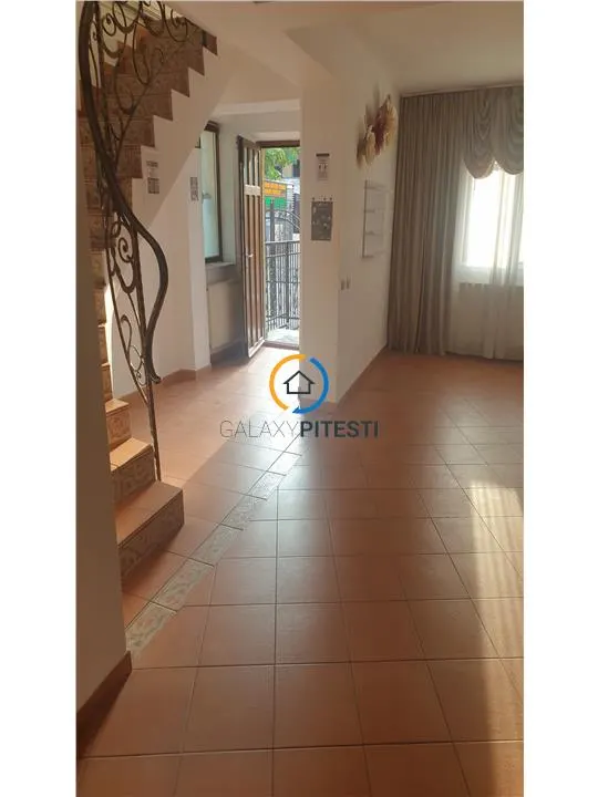 Casă 4 camere Pitești - poza 1
