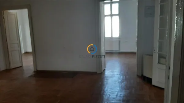 Casă 7 camere Pitești - poza 1