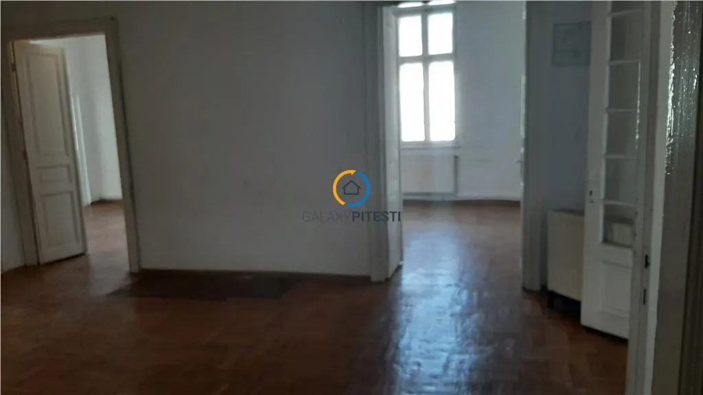 Casă 7 camere Pitești - poza 1