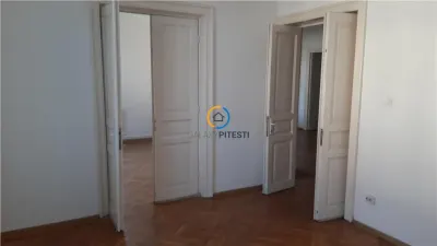 Casă 7 camere Pitești - poza 3