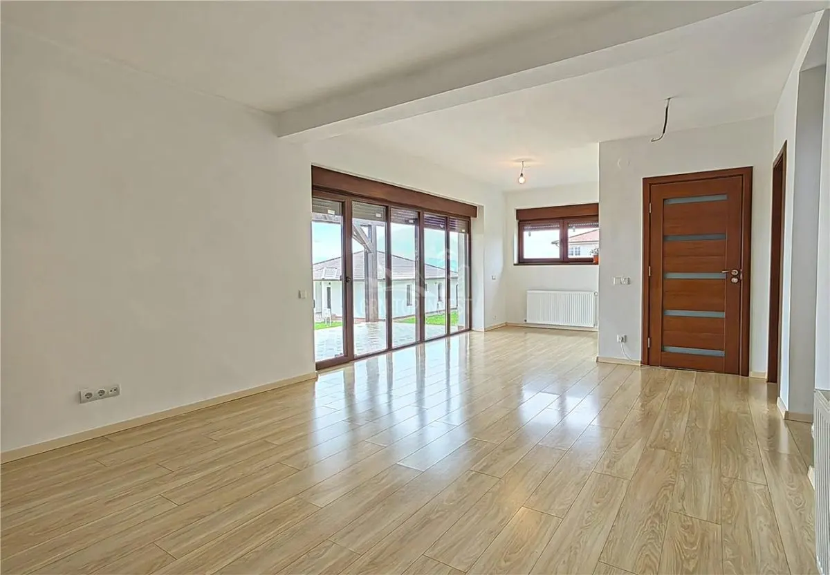 Casă 5 camere Daia - poza 1