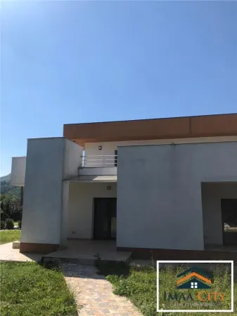 Casă 6 camere Piatra-Neamt - poza 1