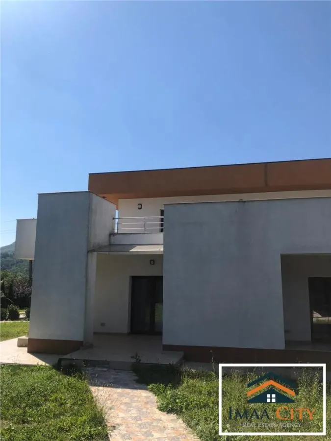 Casă 6 camere Piatra-Neamt - poza 1