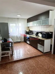 Apartament 3 camere, zona UBB - Bistrita