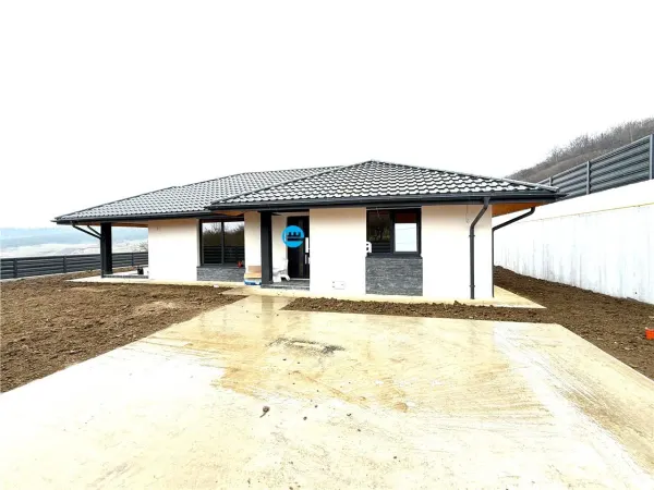 Casă 4 camere Hlincea - poza 1