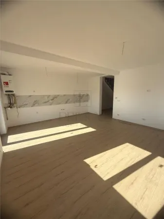 Casă 4 camere Moșnița Veche - poza 2