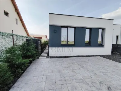 Casă 4 camere Moșnița Nouă - poza 1