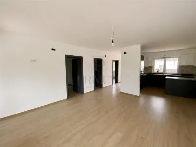 Casă 3 camere Sânmihaiu Român - poza 9