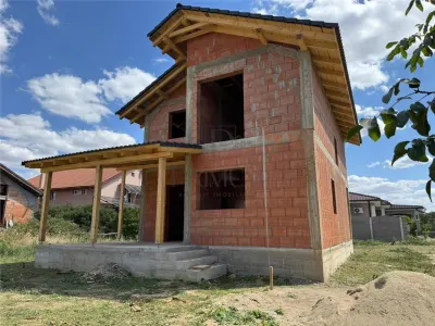 Casă 4 camere Moșnița Nouă - poza 1
