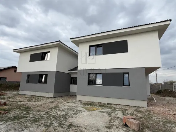 Casă 5 camere Moșnița Veche - poza 1