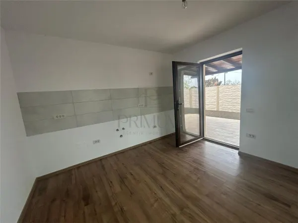Casă 3 camere Sânmihaiu Român - poza 1