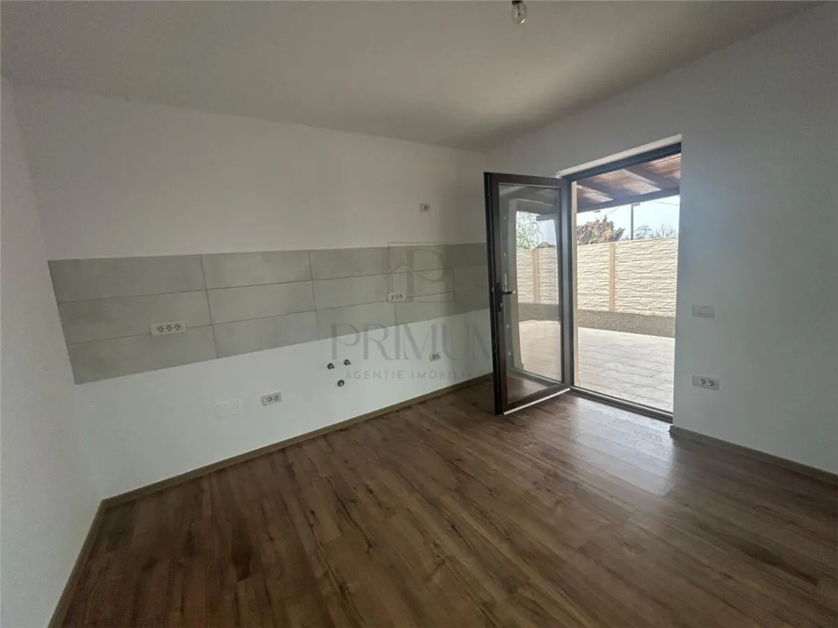 Casă 3 camere Sânmihaiu Român - poza 1