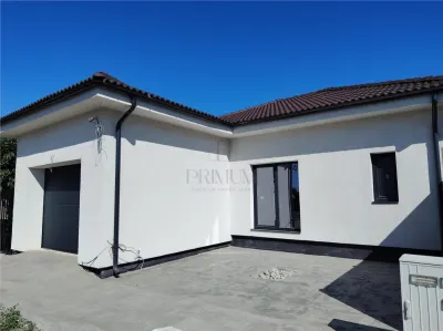 Casă 4 camere Moșnița Veche - poza 1