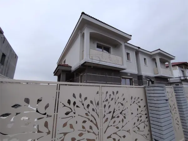 Casă 4 camere Moșnița Nouă - poza 1