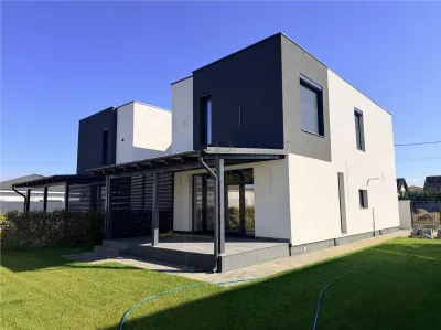 Duplex superb - 5 camere - zona excelenta - spatios - Mosnita Noua