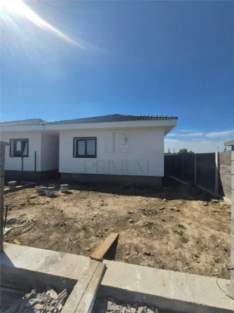 Casă 4 camere Moșnița Nouă - poza 1