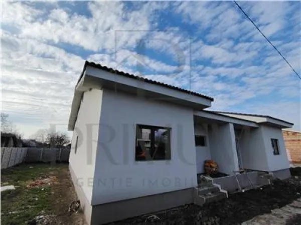 Casă 3 camere Moșnița Veche - poza 2