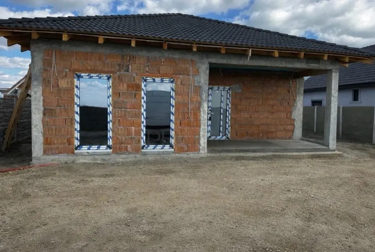 Casă 4 camere Sânmihaiu Român - poza 1