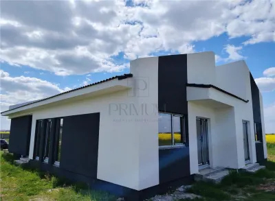 Casă 3 camere Urseni - poza 1