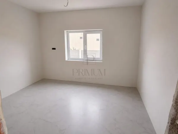 Casă 4 camere Moșnița Veche - poza 1