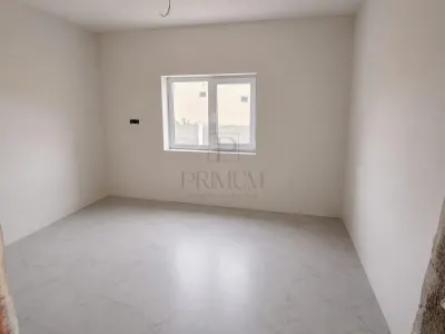 Casă 4 camere Moșnița Veche - poza 1