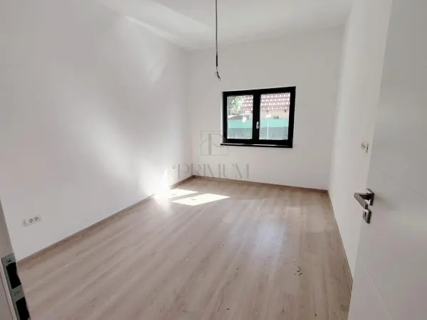 Casă 4 camere Moșnița Veche - poza 4